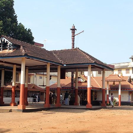 Swades Residency Hotel Cheruvalli Екстериор снимка